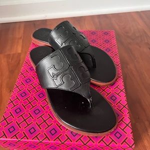 Tory Burch flat sandals sz 7